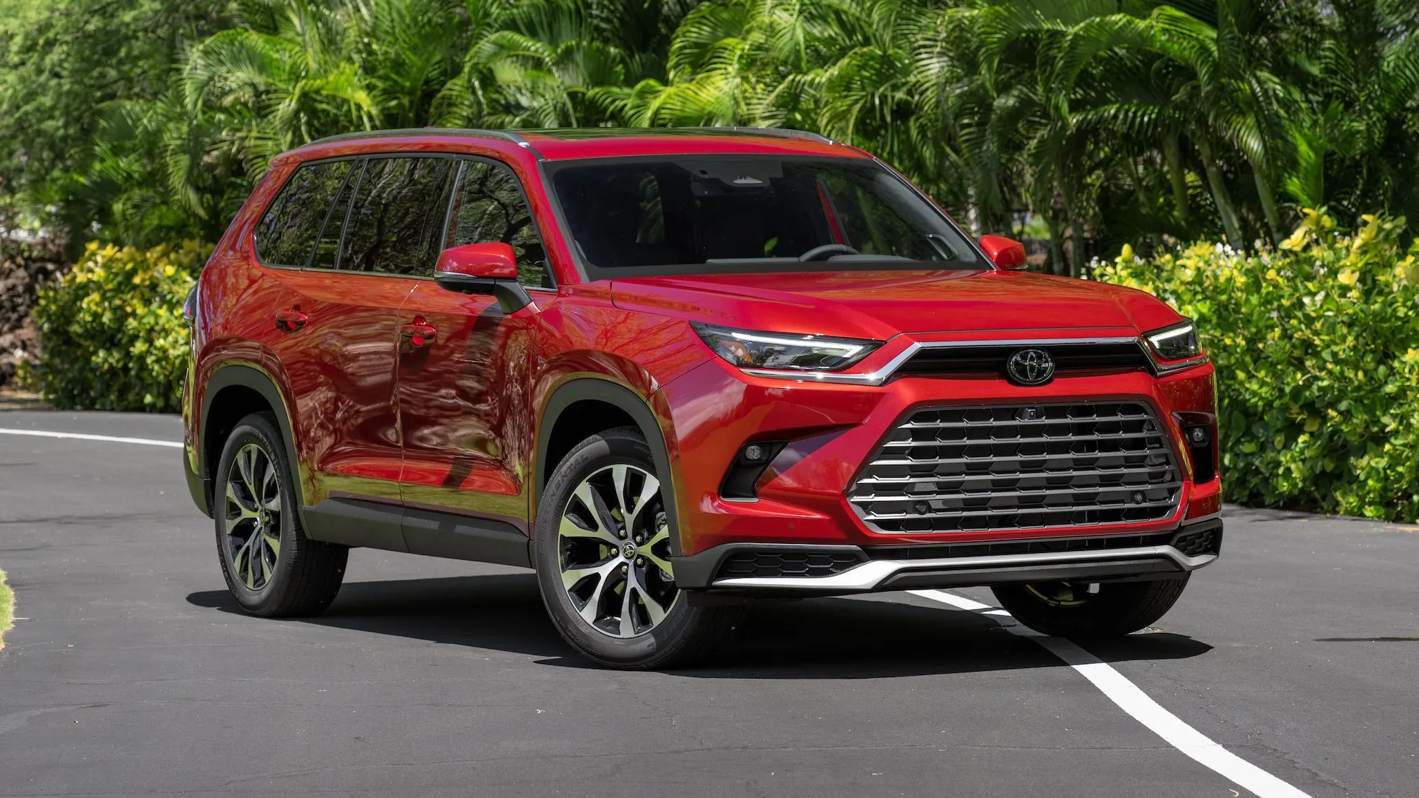 toyota grand highlander parked on a road in hawaii