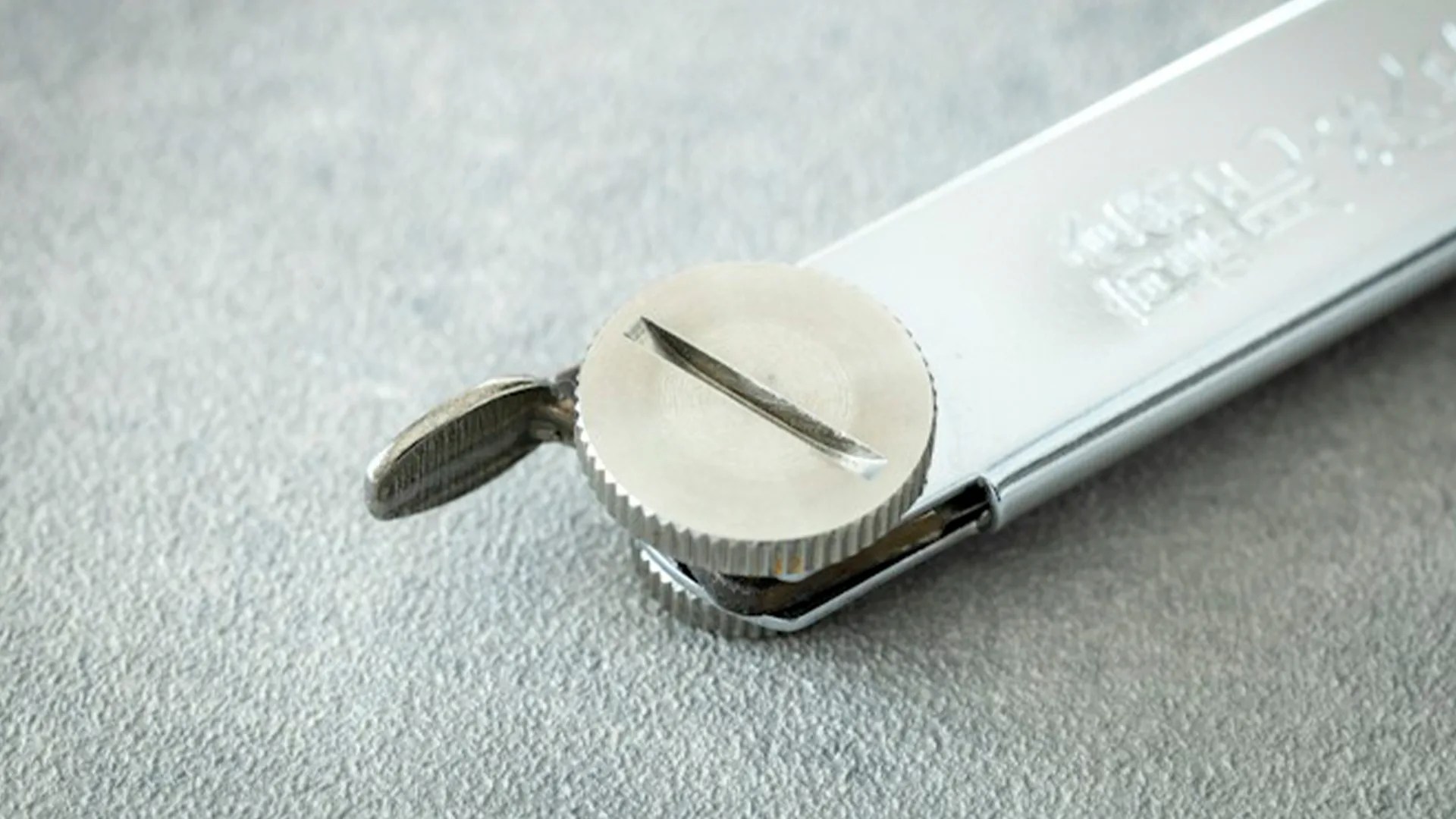 close up of a Screw Hinged Large Sized Higonokami Knife