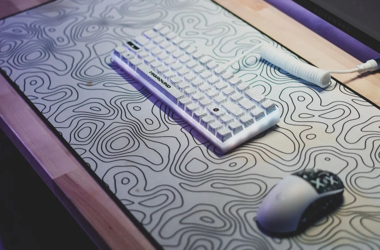 higround white keyboard computer set up