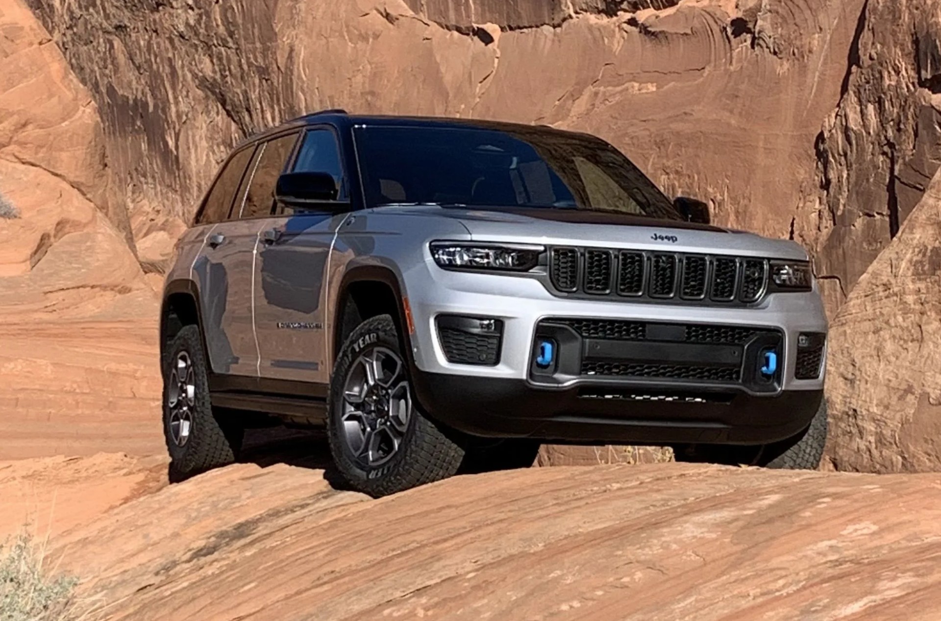 a car parked in a desert