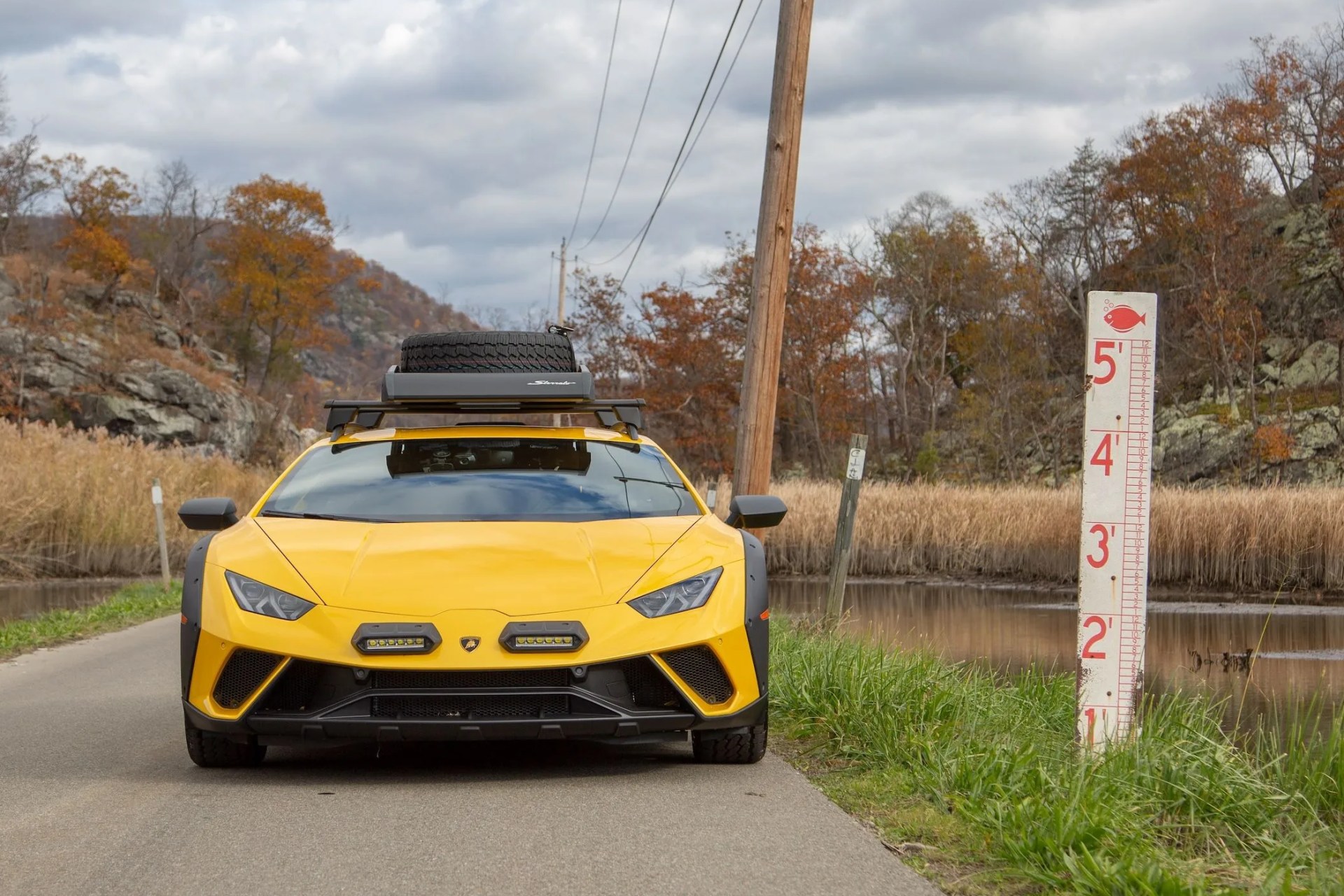 lamborghini huracan sterrato yellow