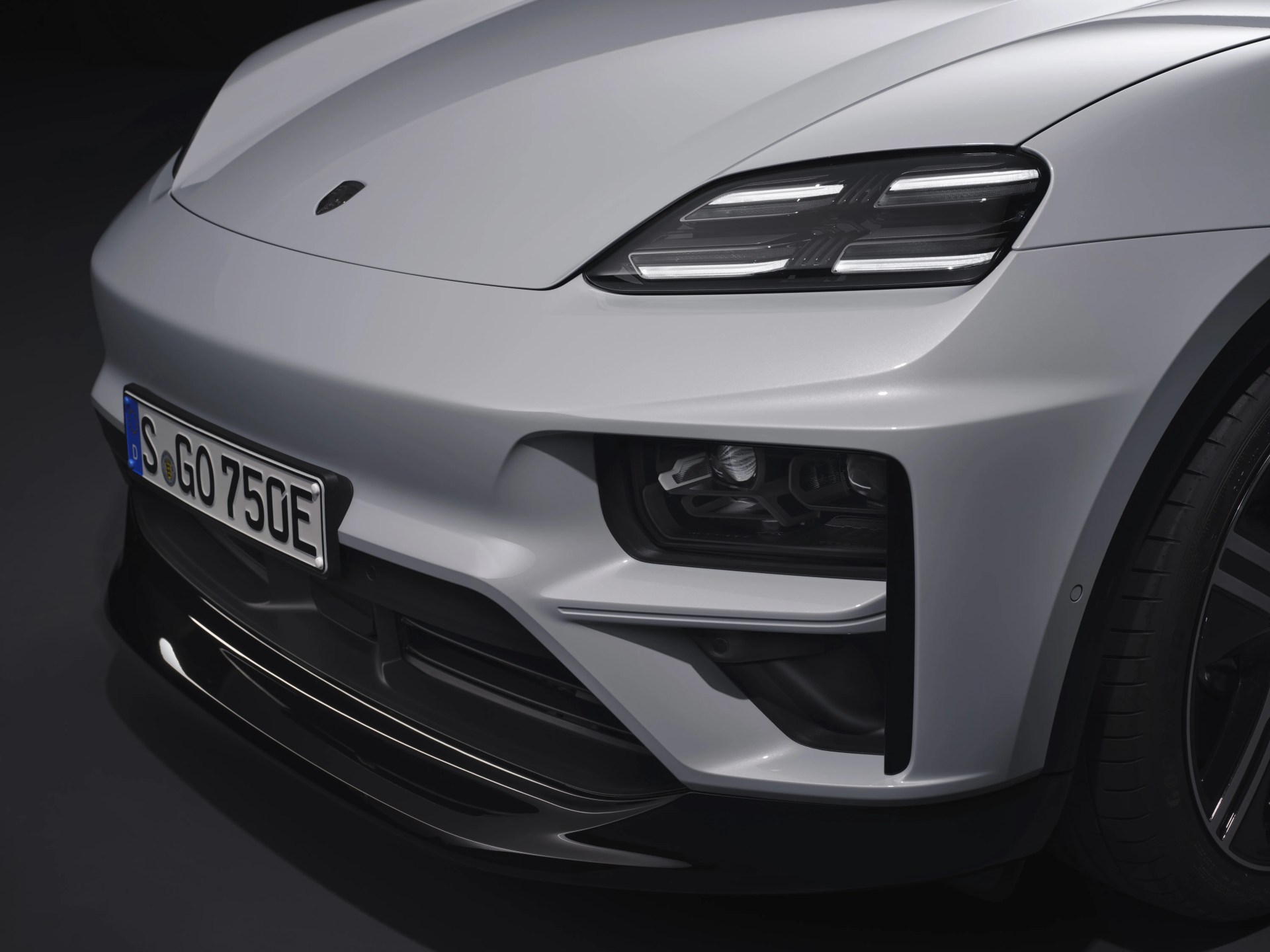 2024 porsche macan turbo front end