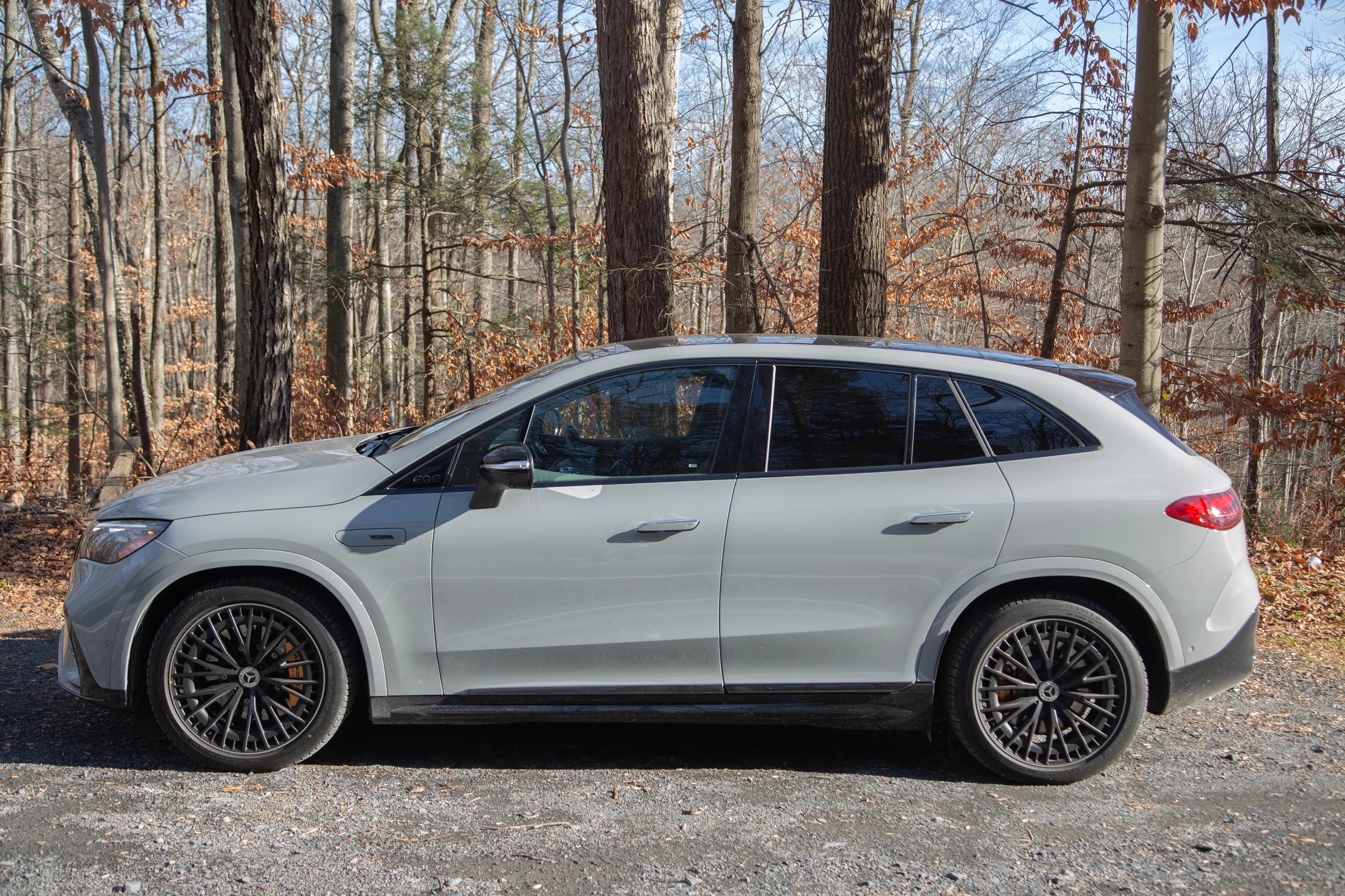 mercedes suv from the side