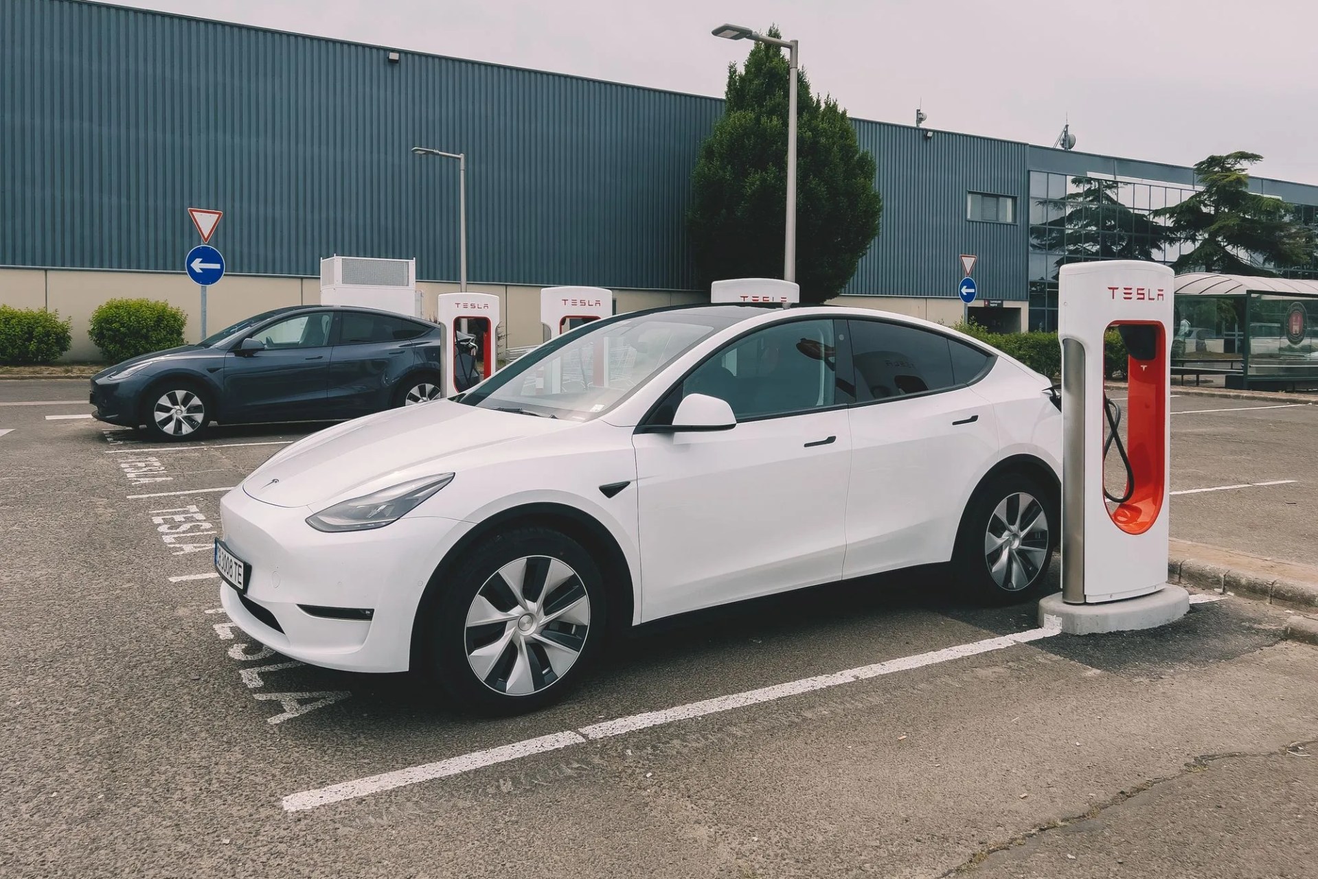 tesla model y 2022 long range