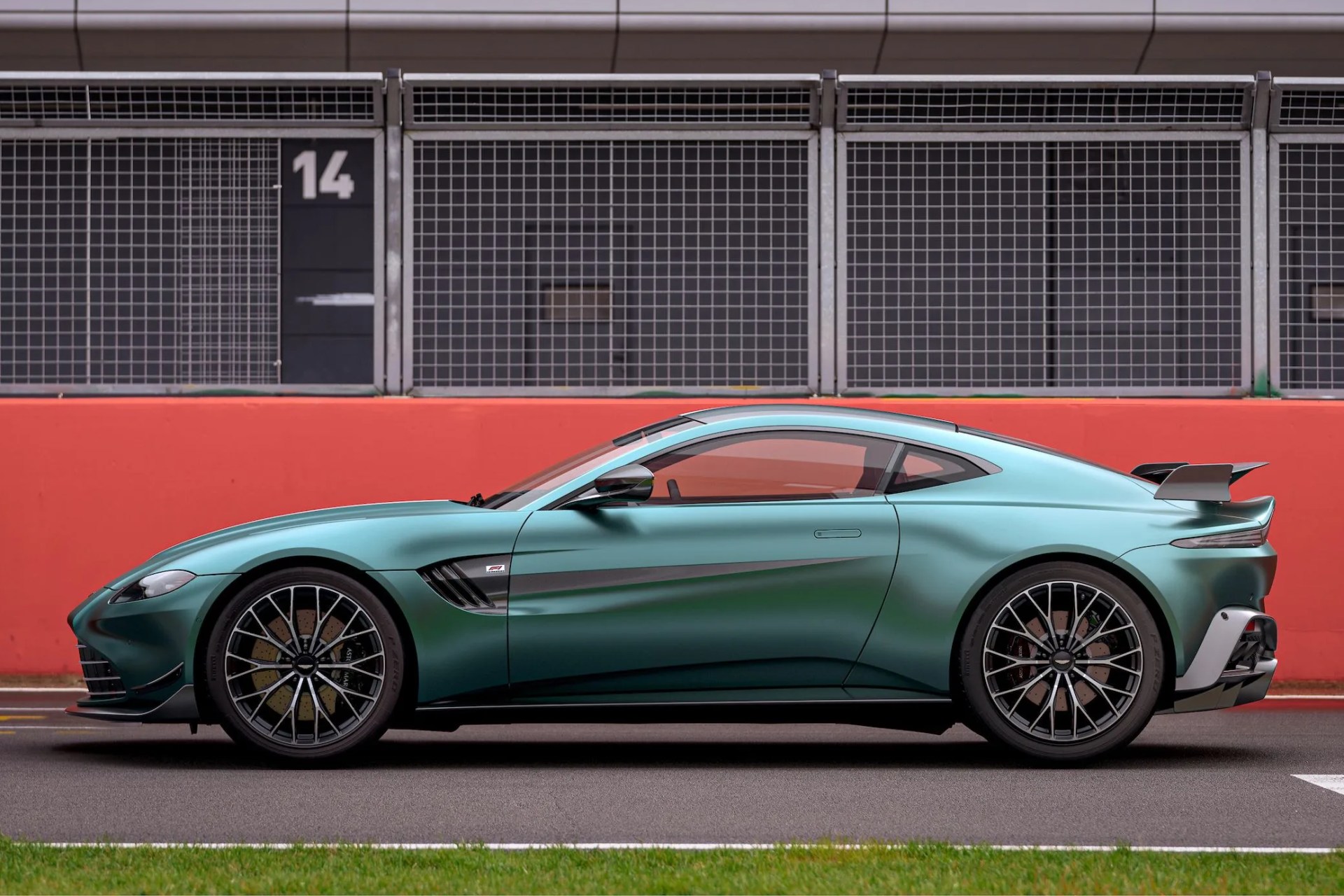 aston martin vantage