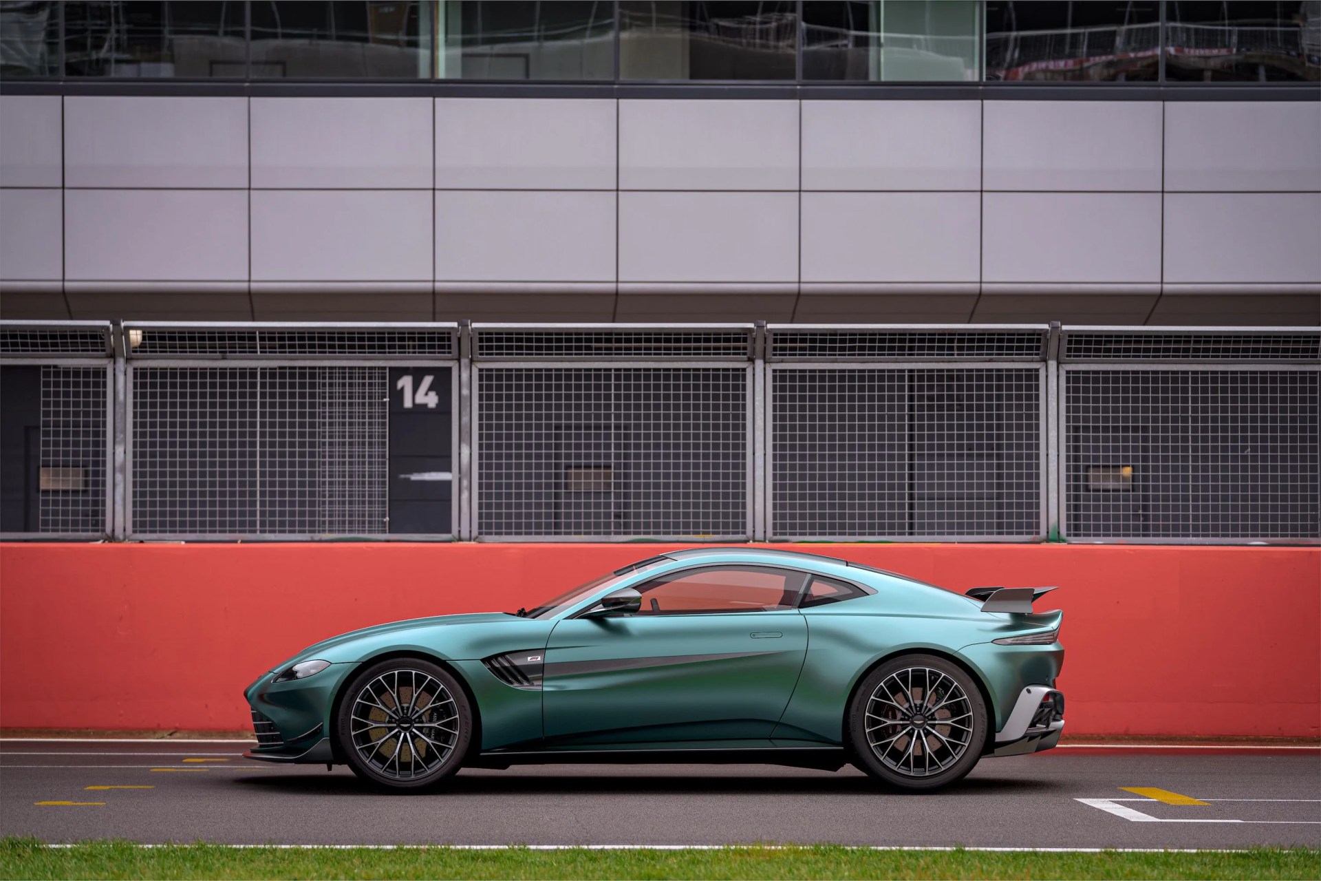 aston martin vantage