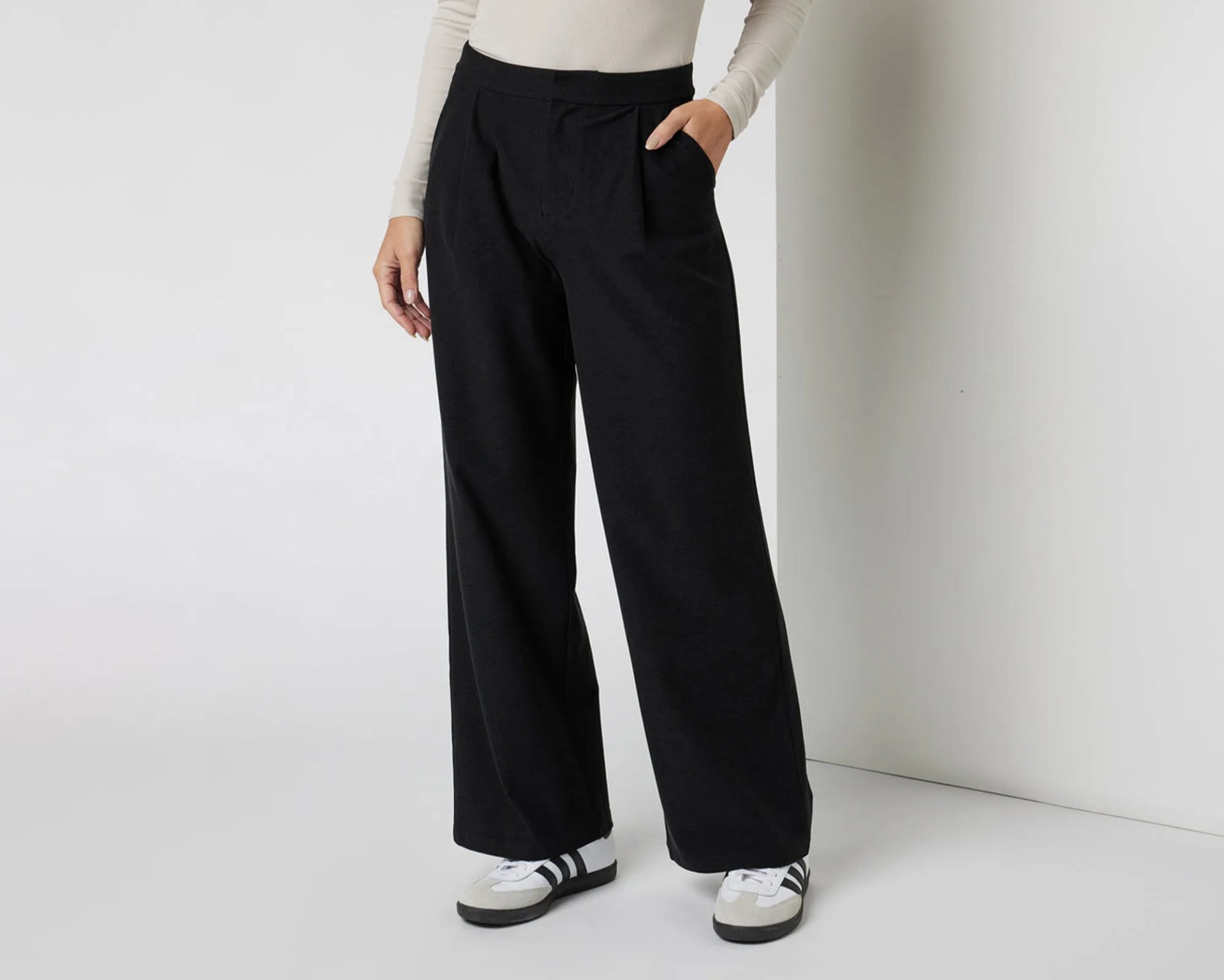 woman wearing Vuori Elevation Trouser