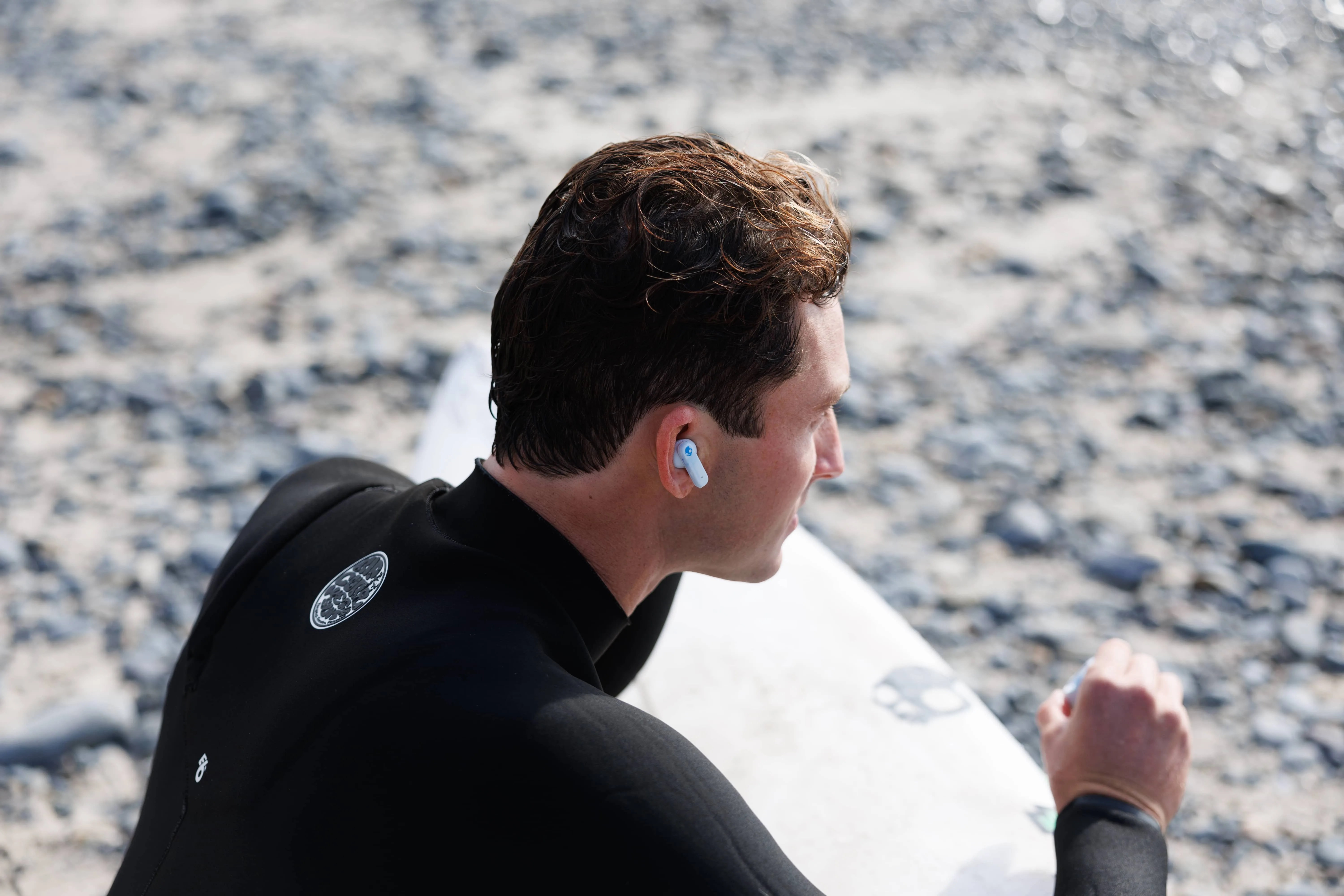 skullcandy-ecobuds-surfer