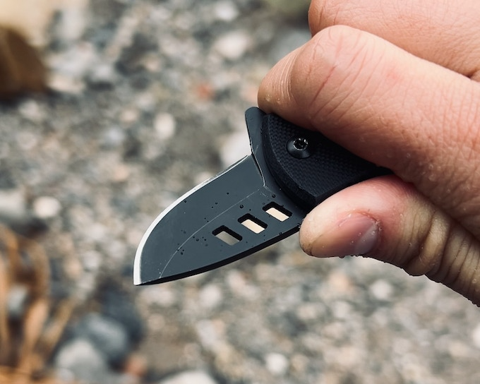 A mini pocket knife blade