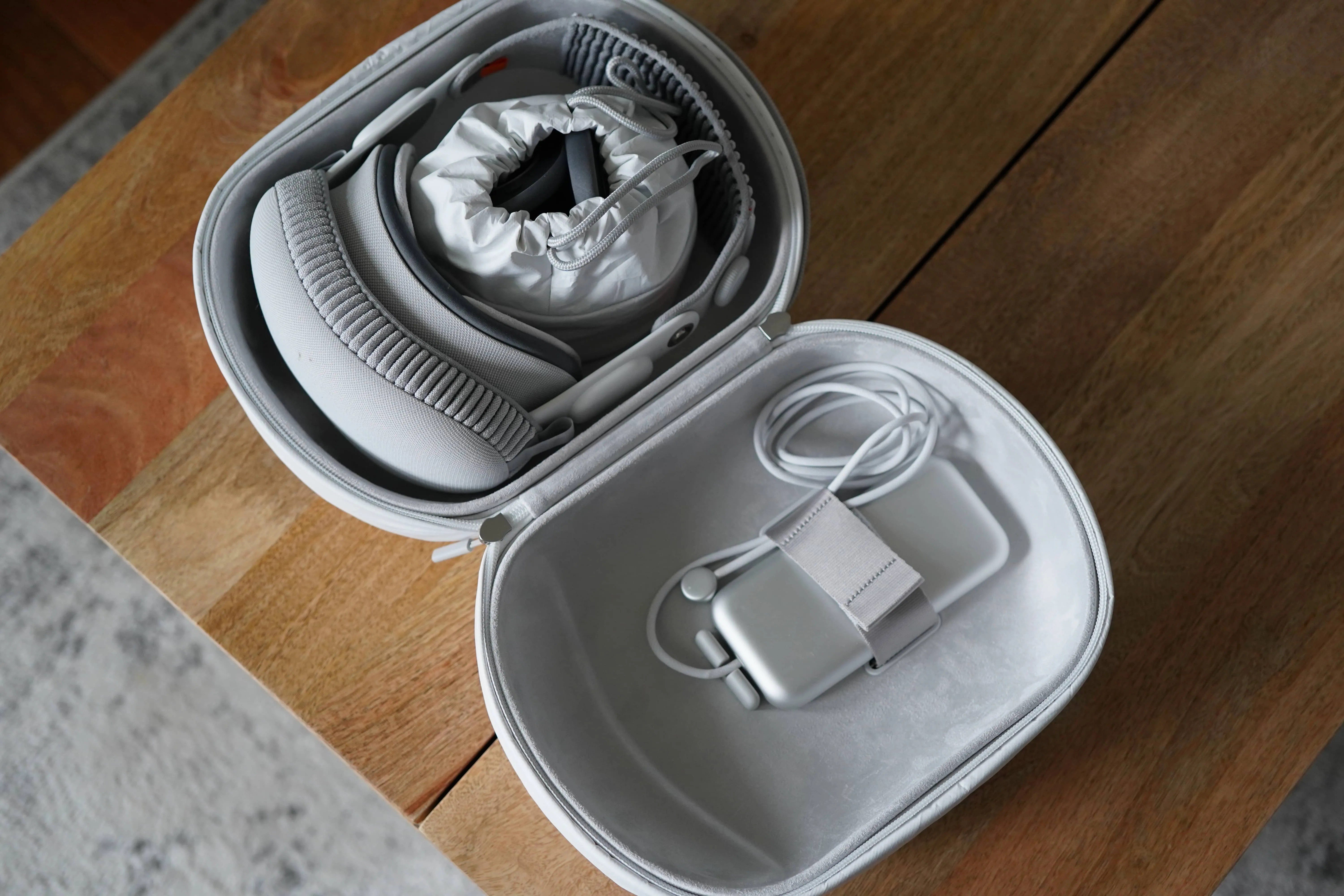 Apple-Vision-Pro-Travel-Case