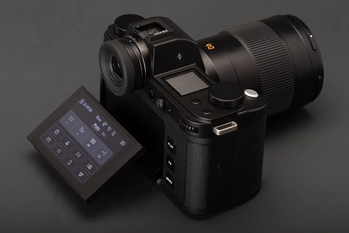 The screen on the Leica SL3 opened to show the user interface