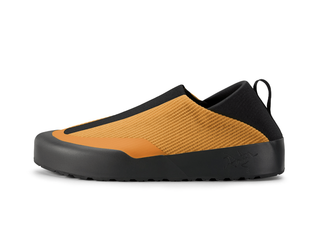 the arc'teryx kragg approach shoe in edziza/black colorway