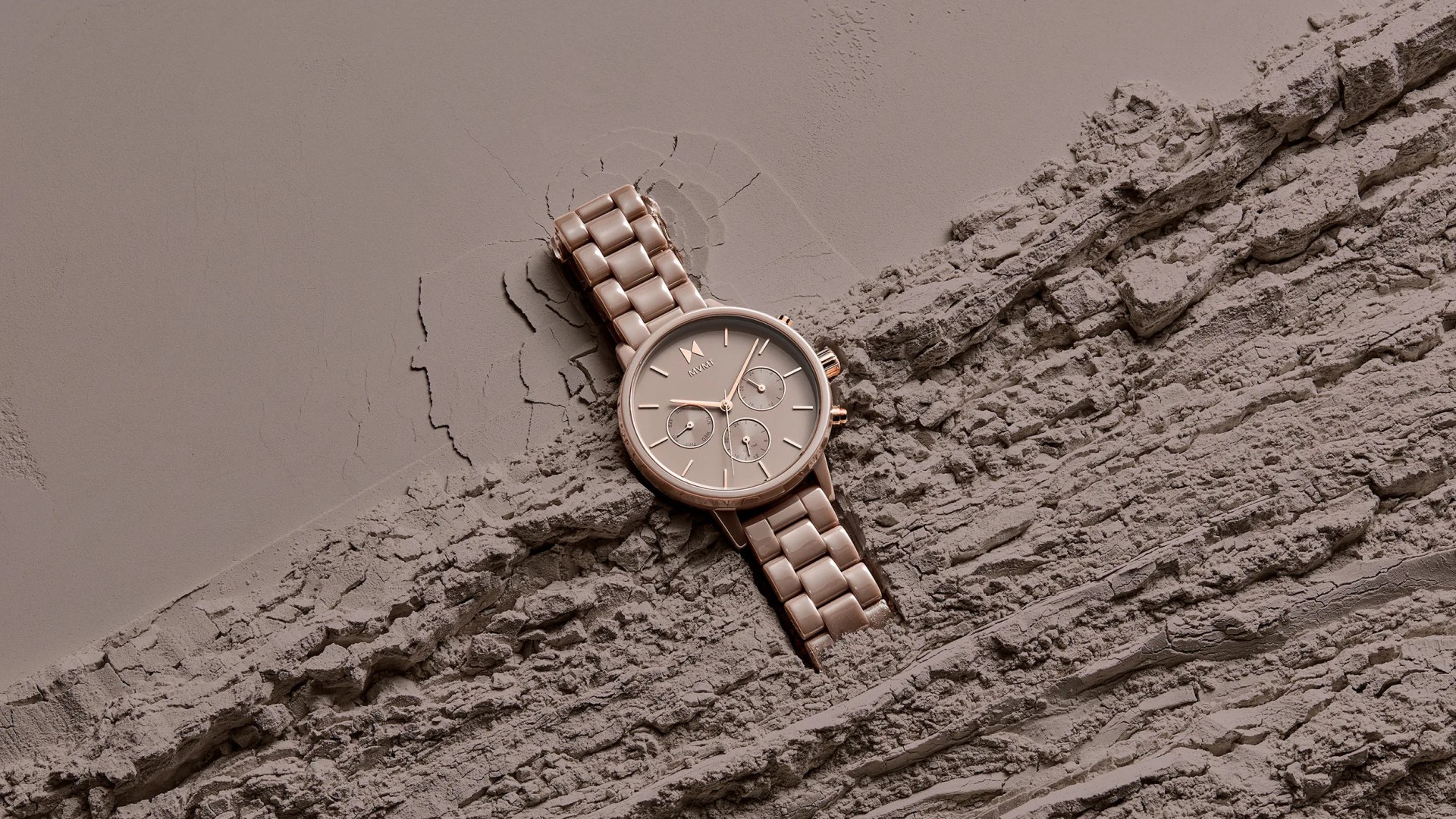 watch in ceramic dust material