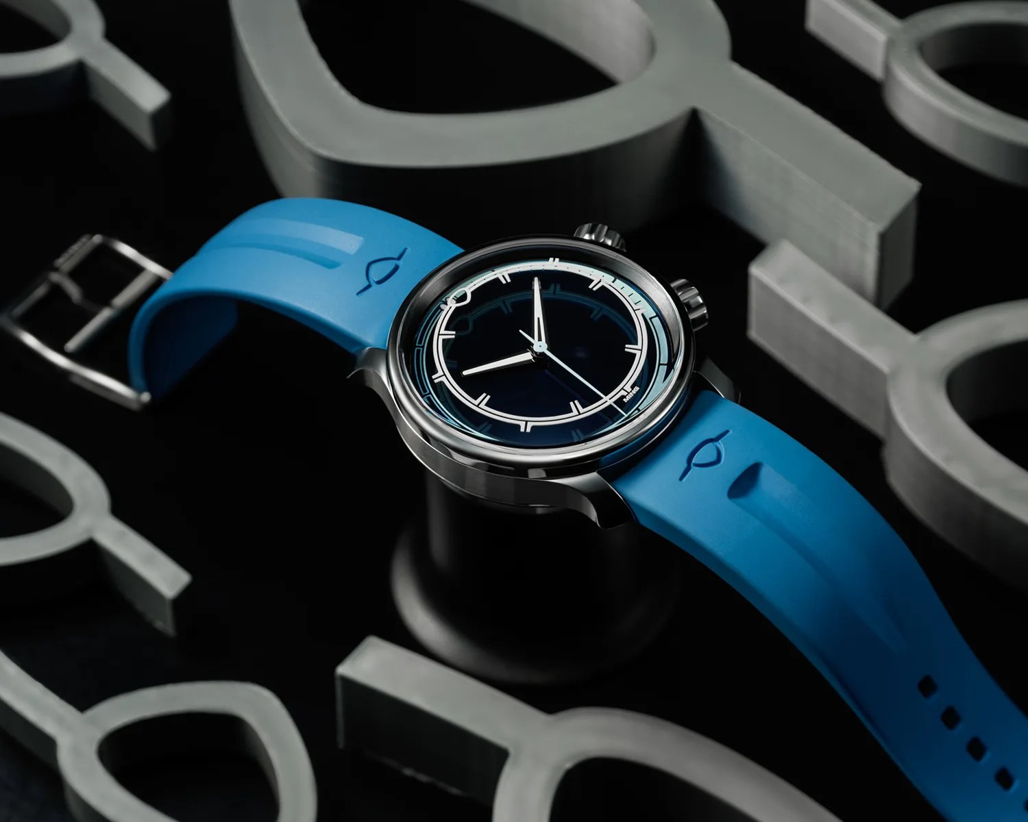 a ming dive watch on a rubber strap