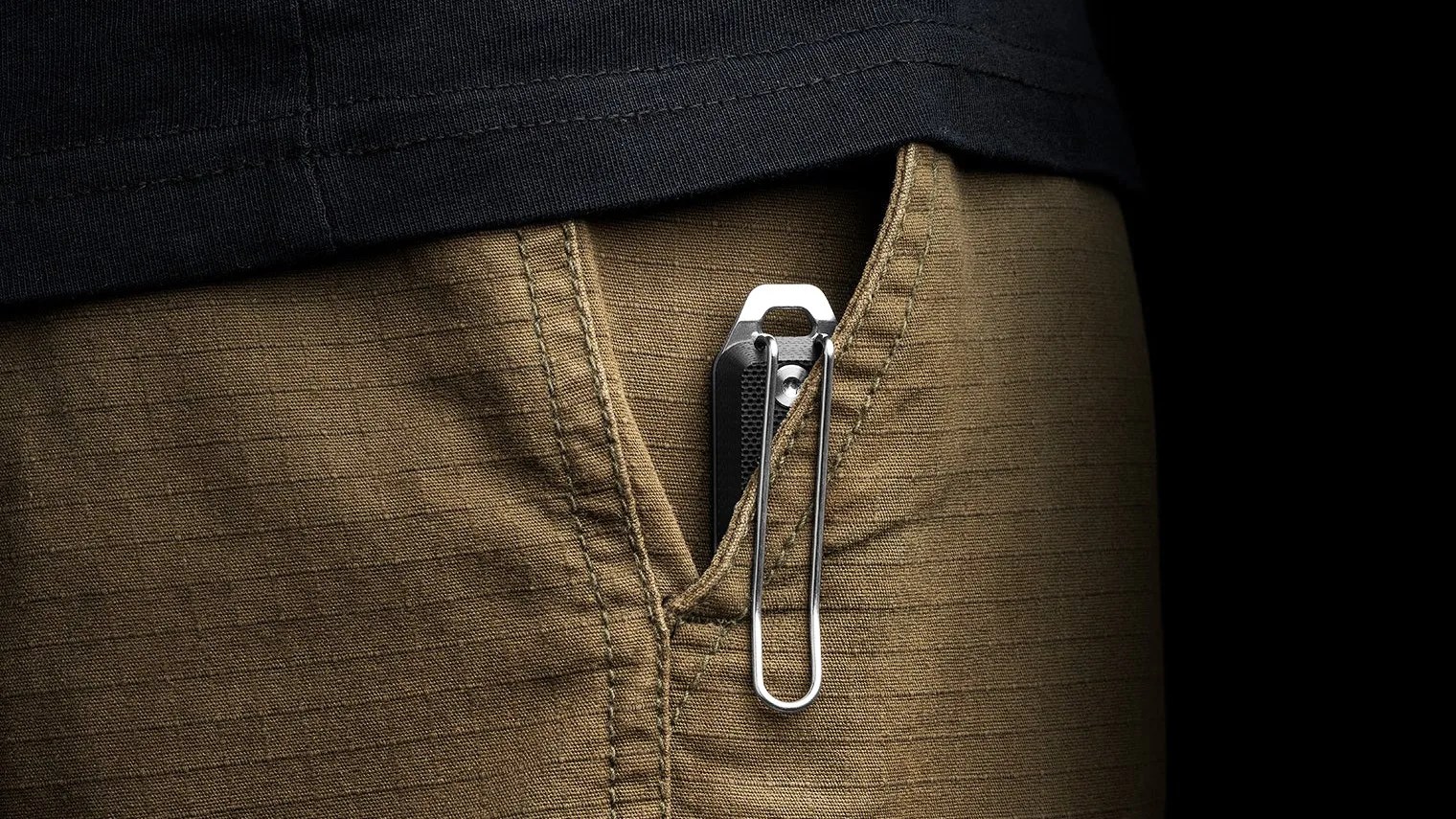knife clipped to the inside of a person's pants pocket