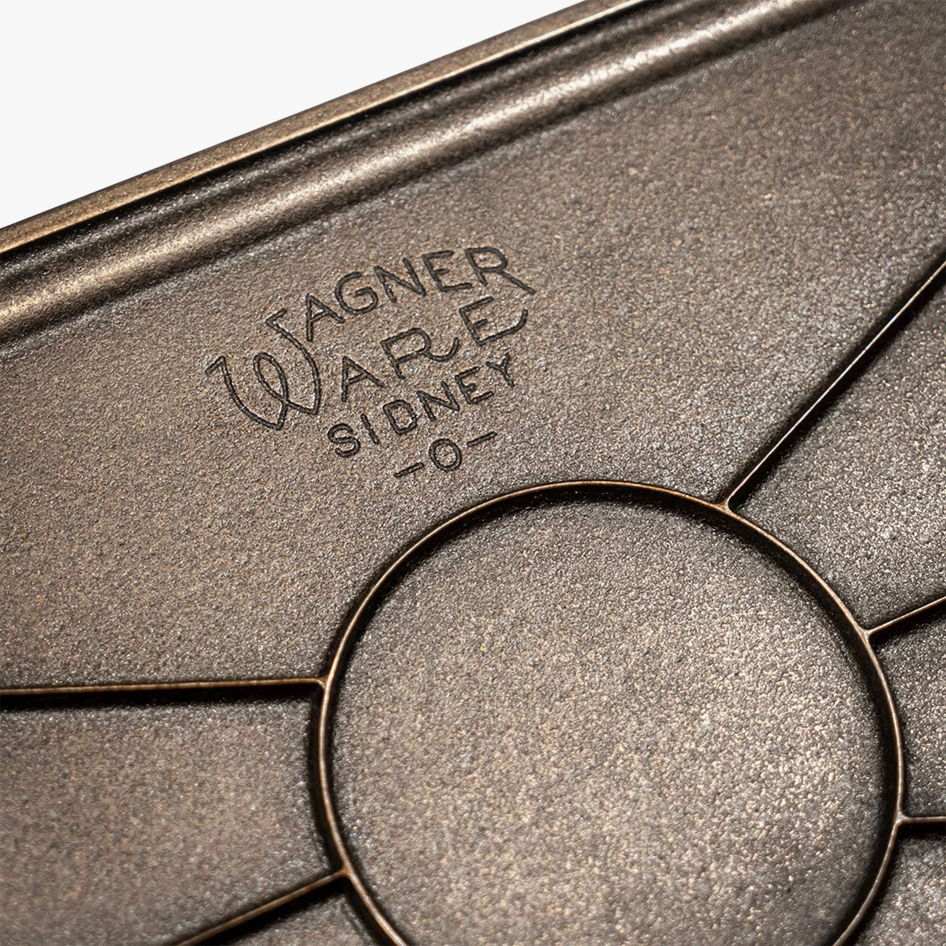 underside of a Wagner griddle