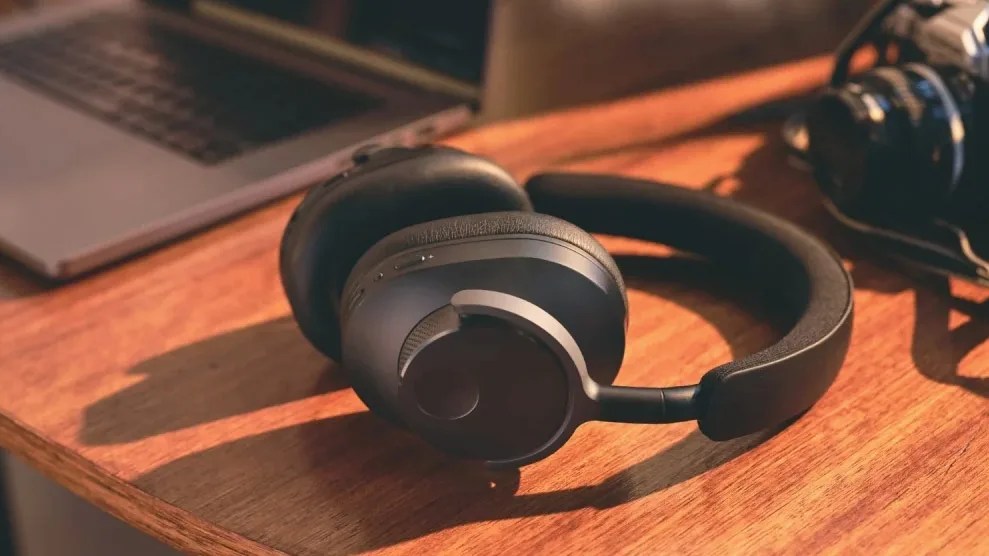 Cambridge Audio Melomania P100 headphones