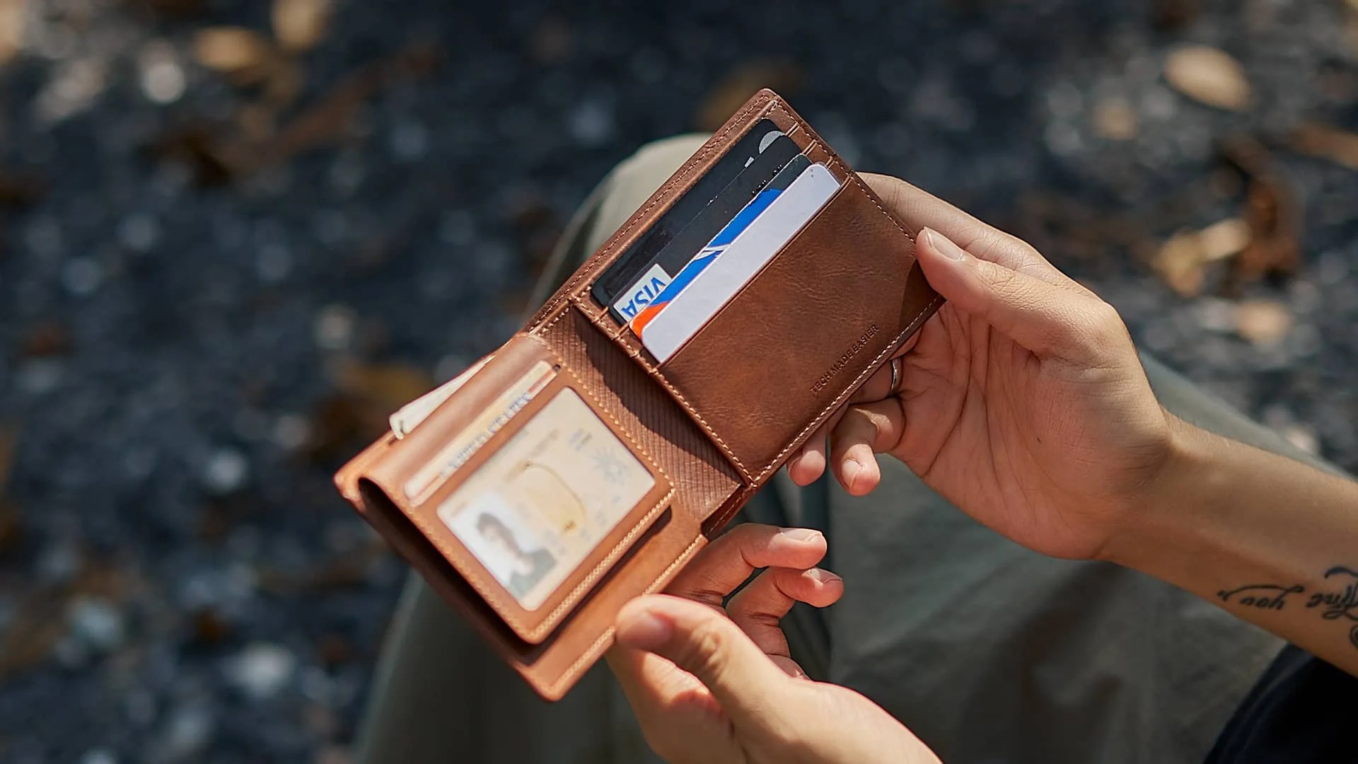 ESR find my wallet