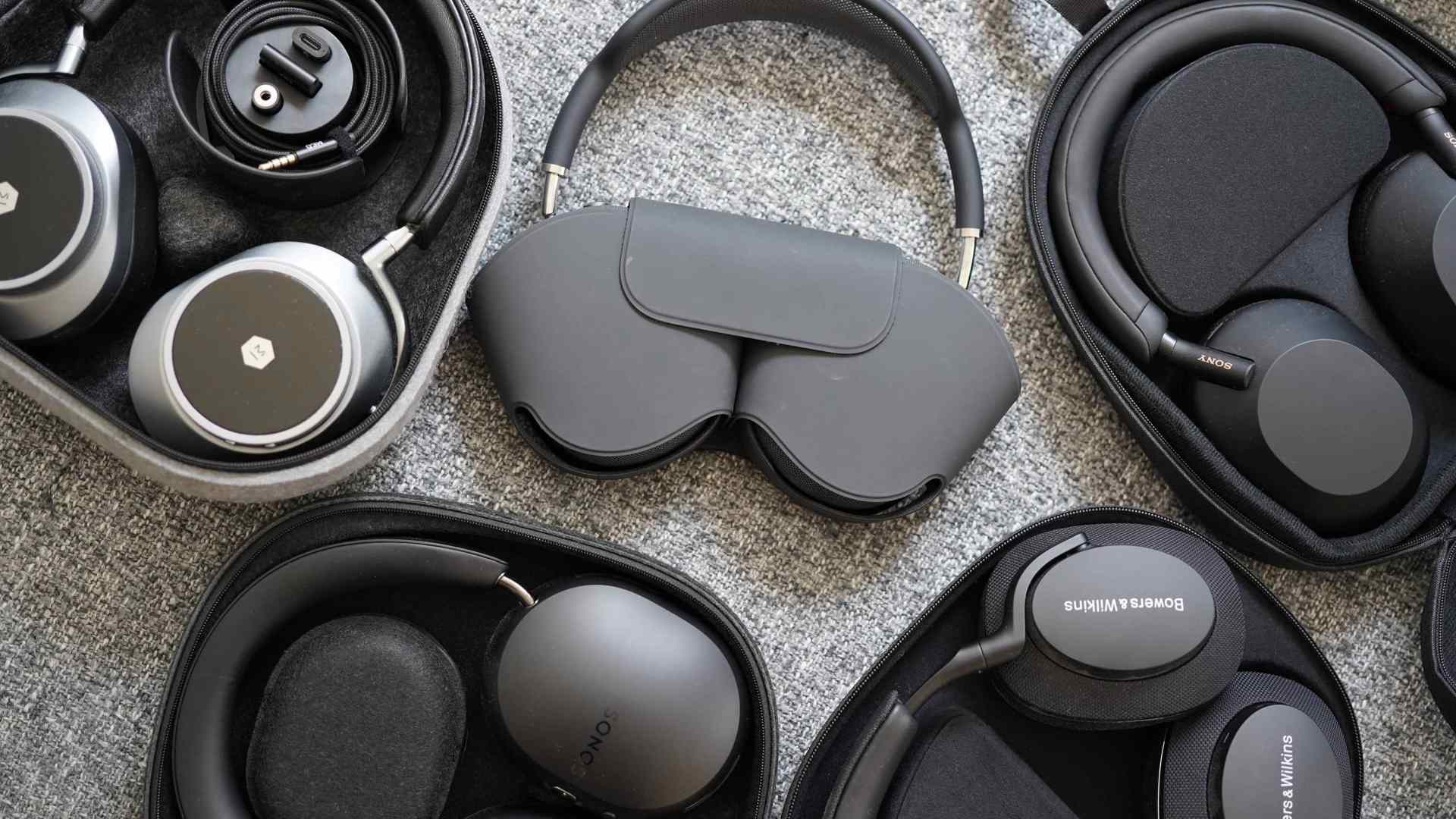 Headphone travel cases