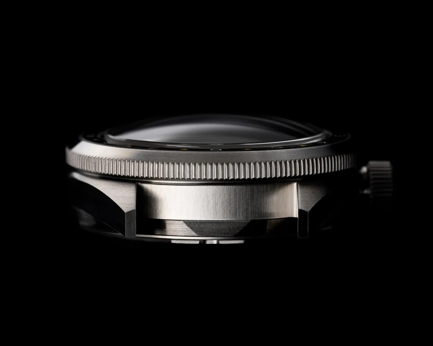 ollech and wajs dive watch side profile closeup