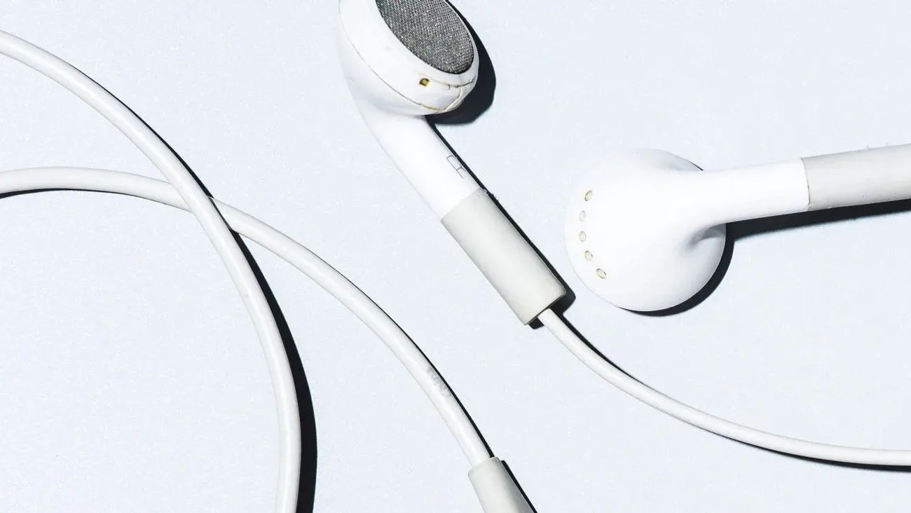 cheap wired headphones for running
