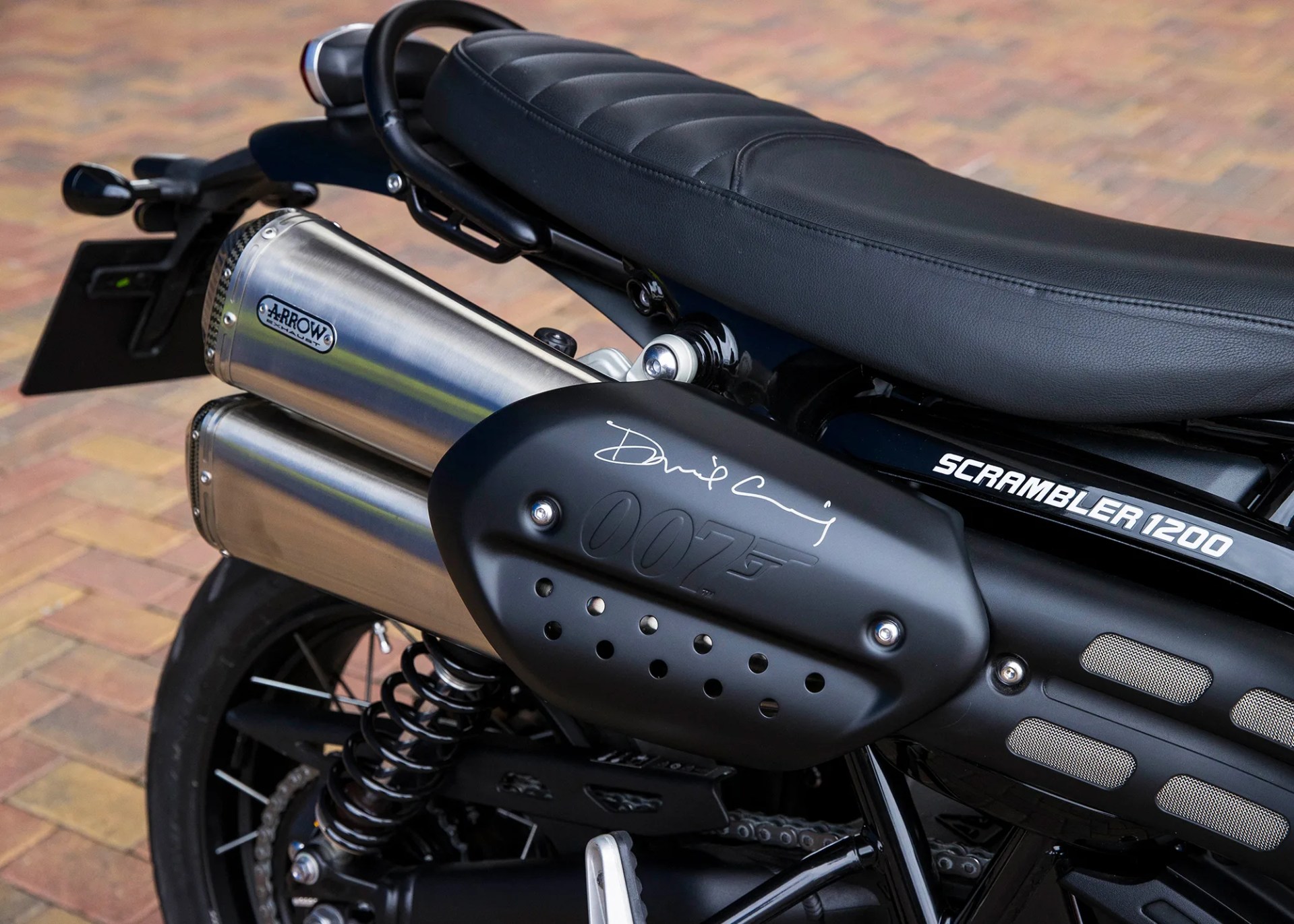 daniel-craig-triumph-scrambler-signed