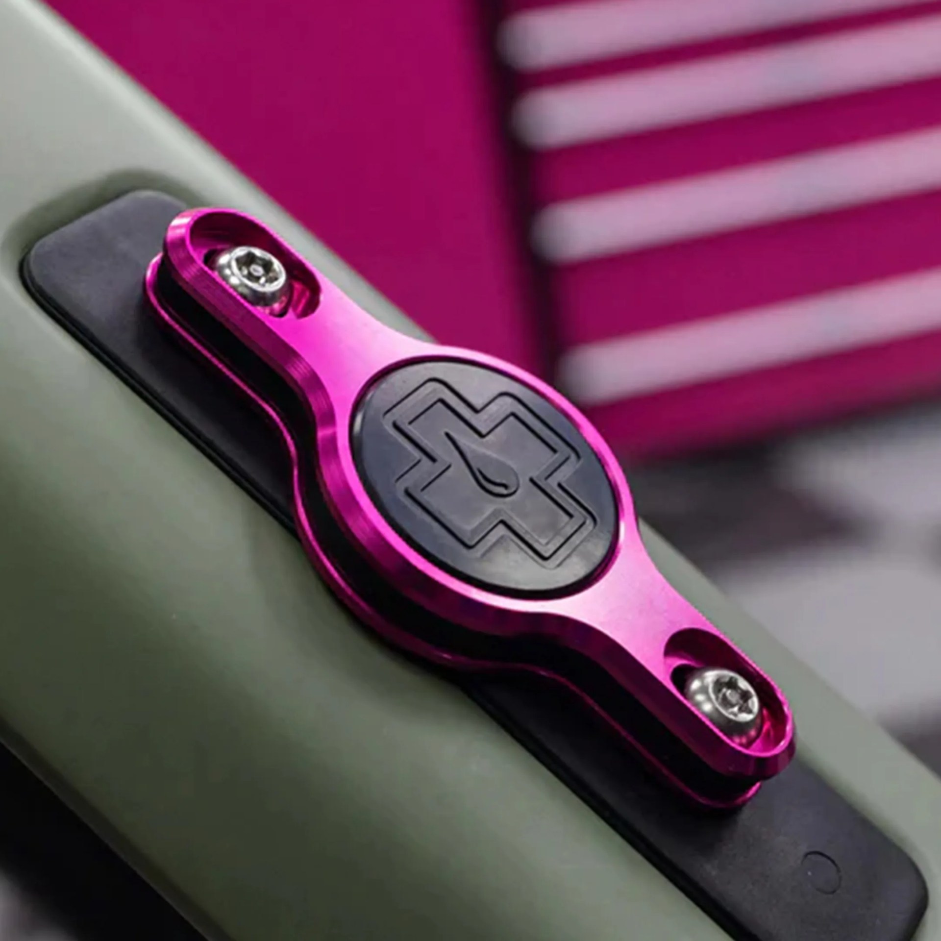 muc-off secure airtag holder
