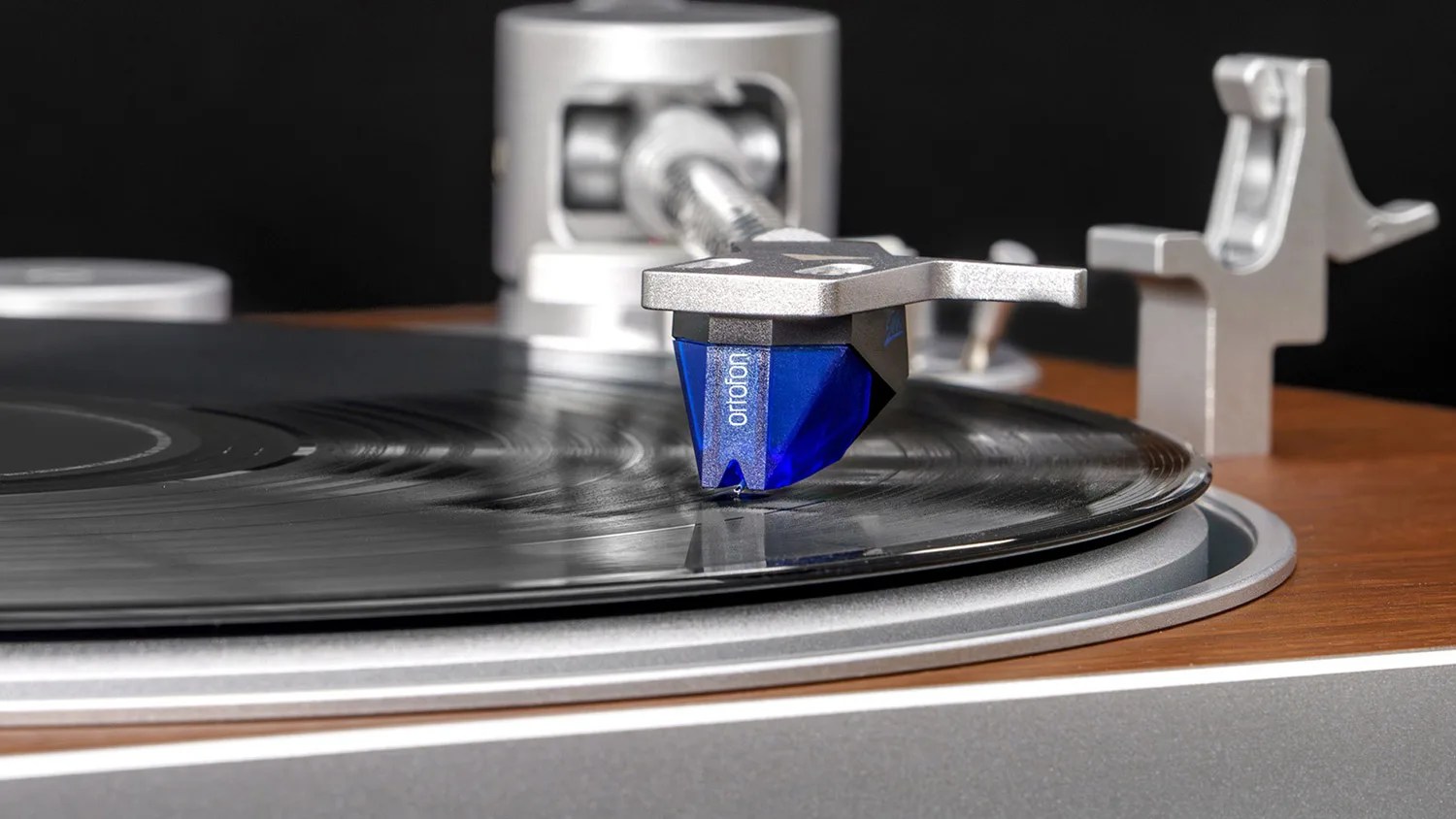 Victrola Stream Sapphire turntable
