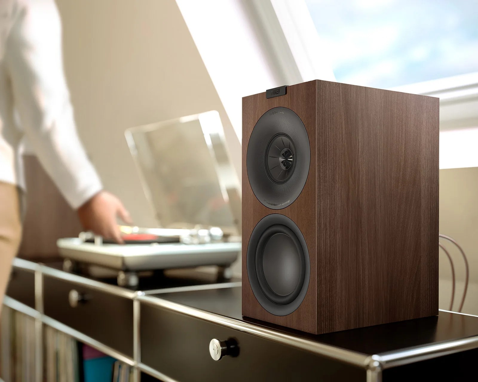 KEF Q1 Meta speakers