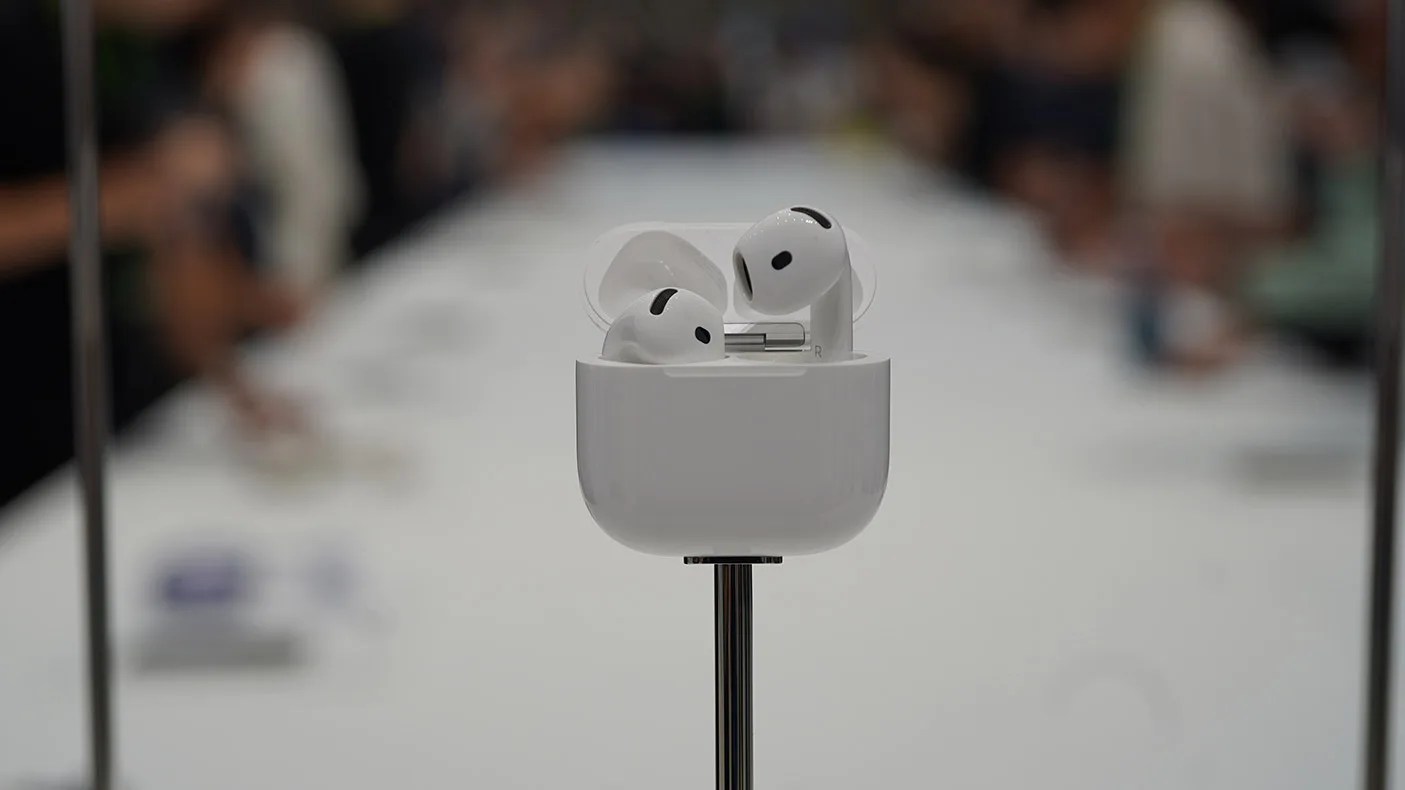 AirPods 4 launch day