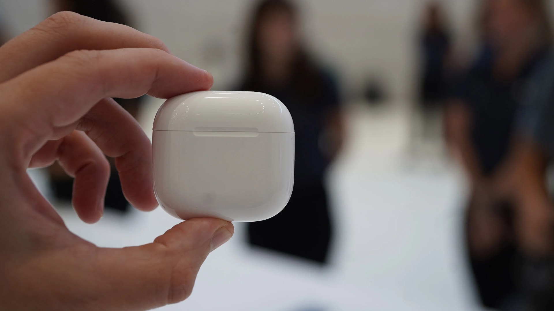 AirPods 4 launch day