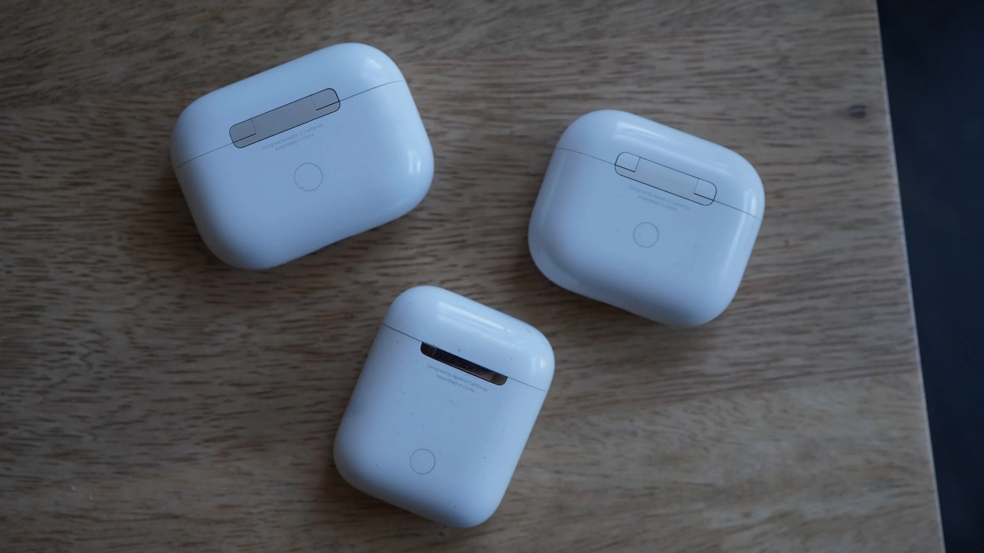 AirPods back pairing button