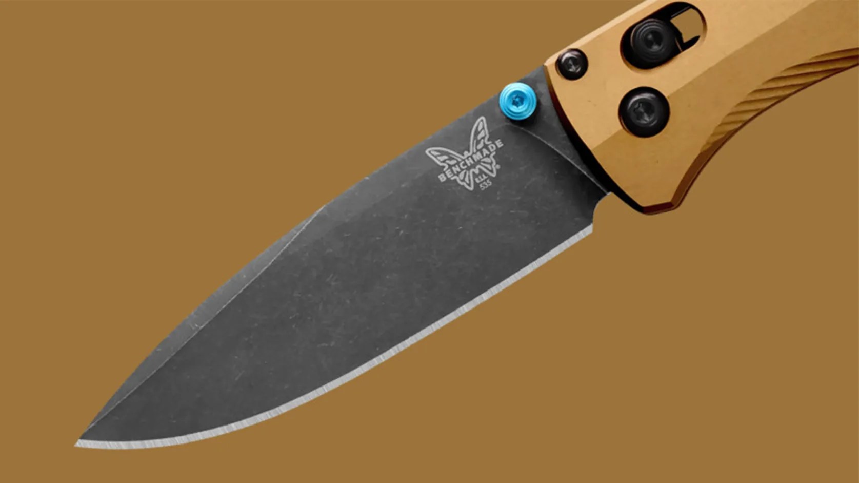 benchmade-bugout-burnt-brass-aluminum-macro