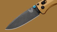 benchmade-bugout-burnt-brass-aluminum-macro