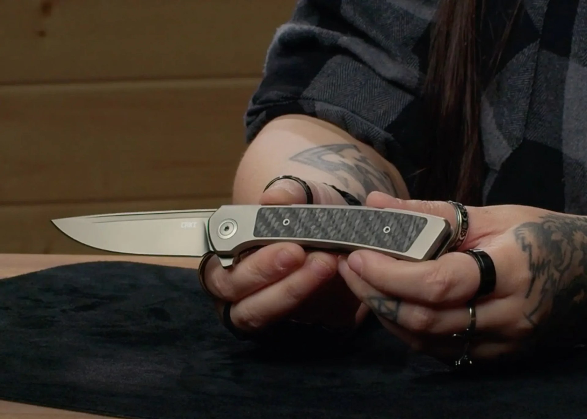 crkt-q-in-hand