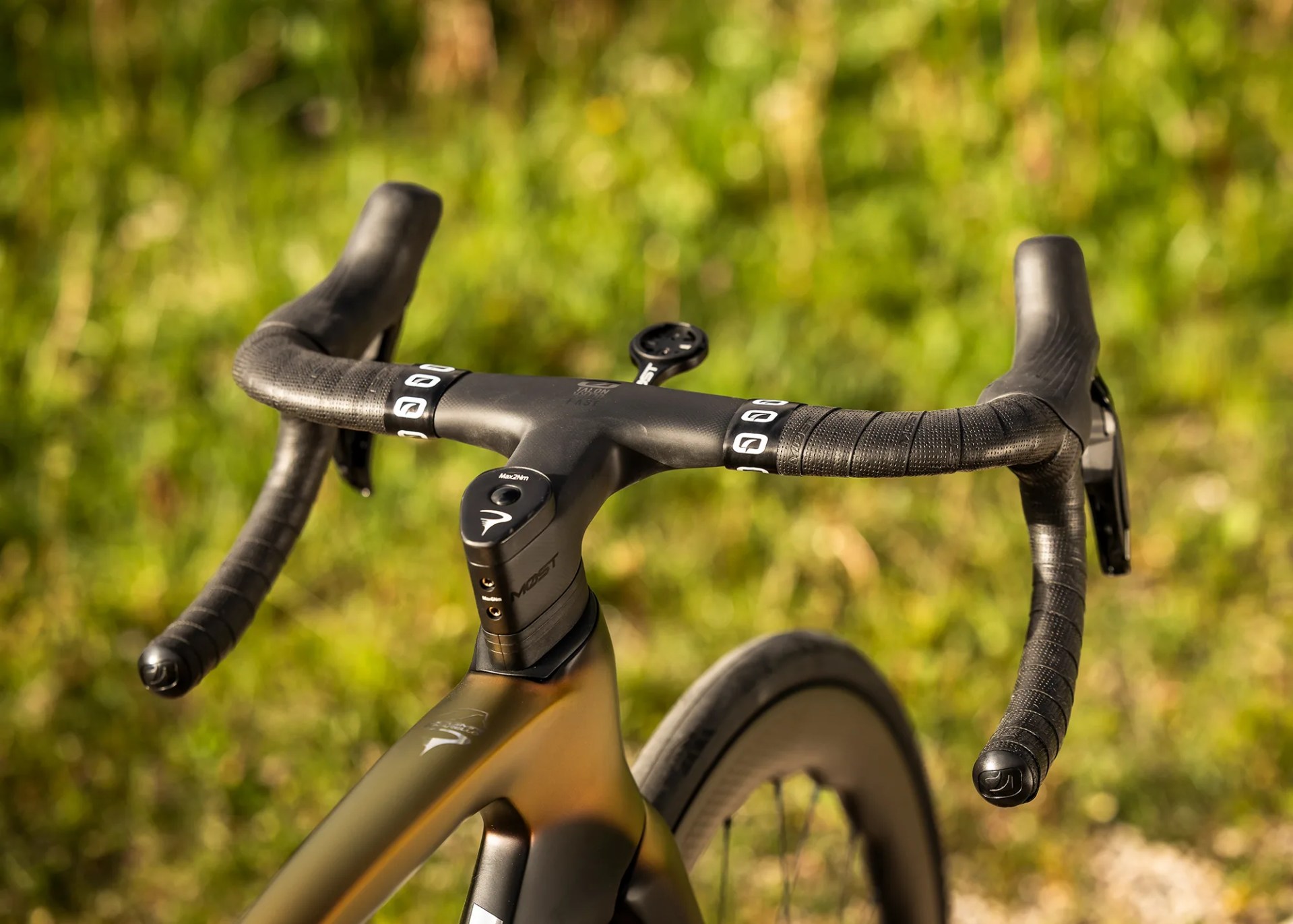 pinarello dogma f headset and handlebars