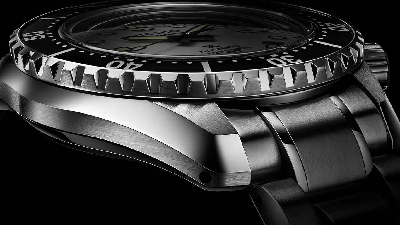 seiko dive watch lug closeup