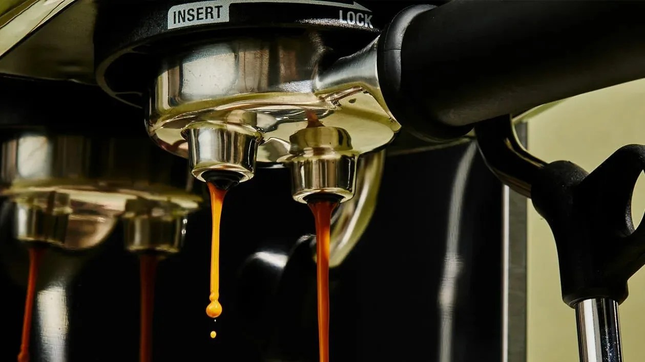espresso shot being pulled
