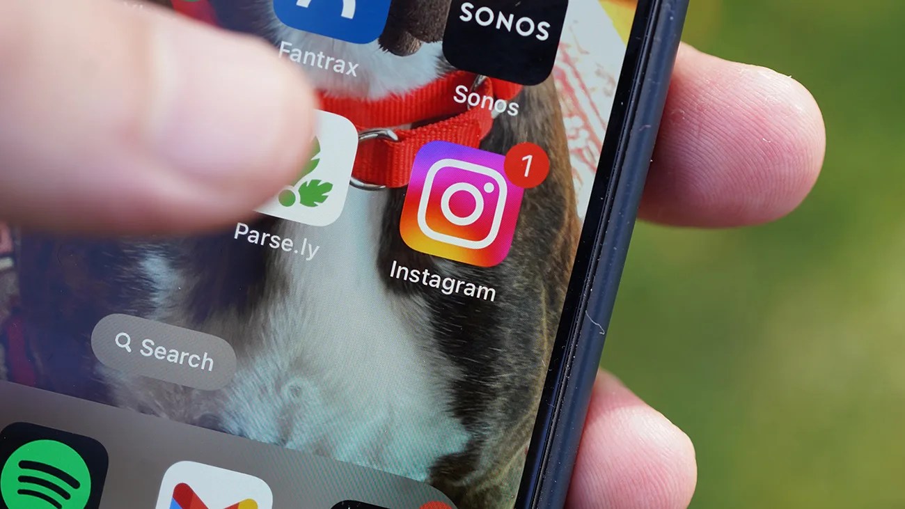 Instagram share live location feature