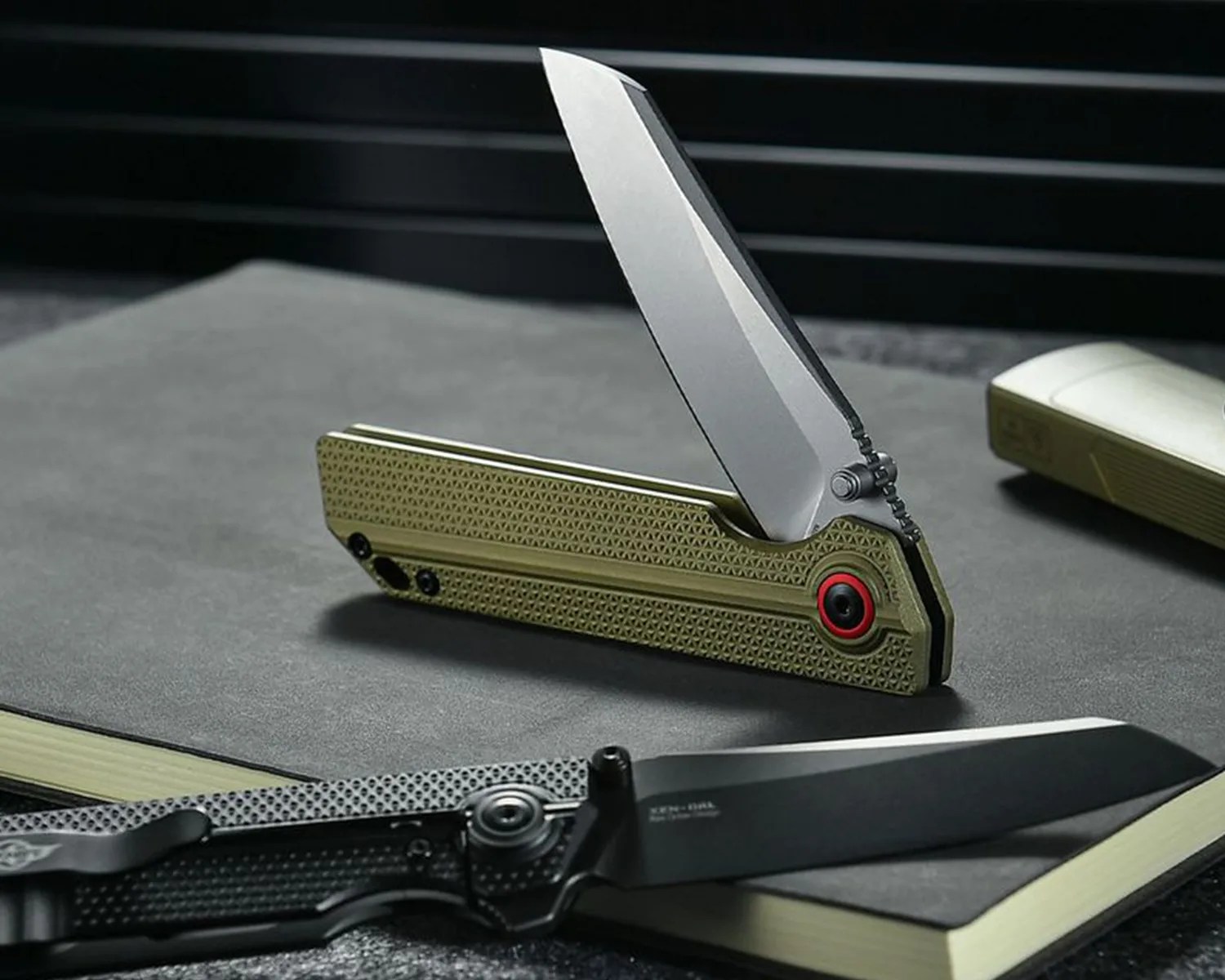 okknife xen-oal ken onion half folded