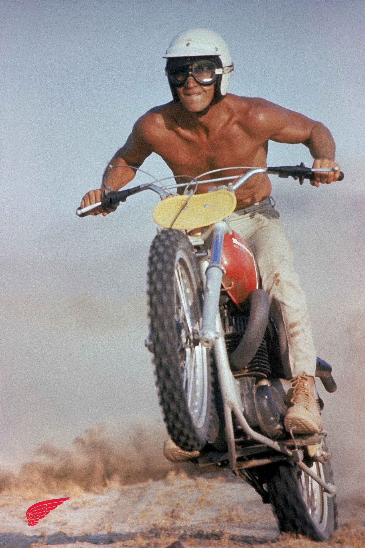 steve mcqueen riding a motorcycle