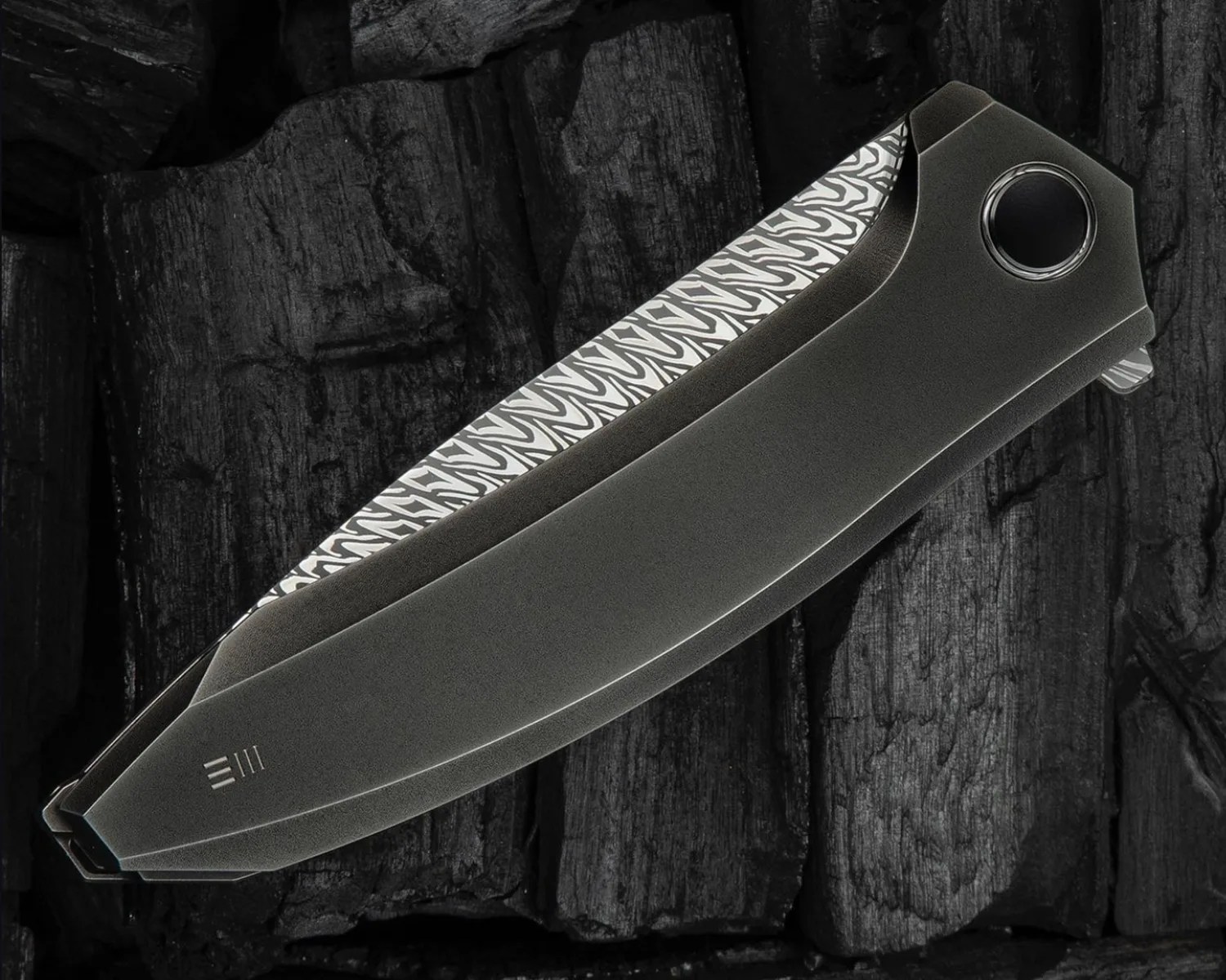 we knife acuminal folded