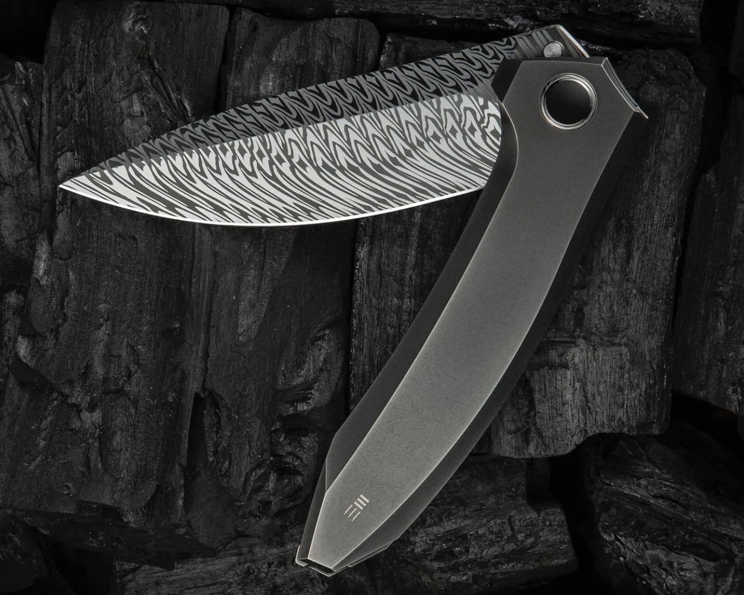 we knife acuminal half folded