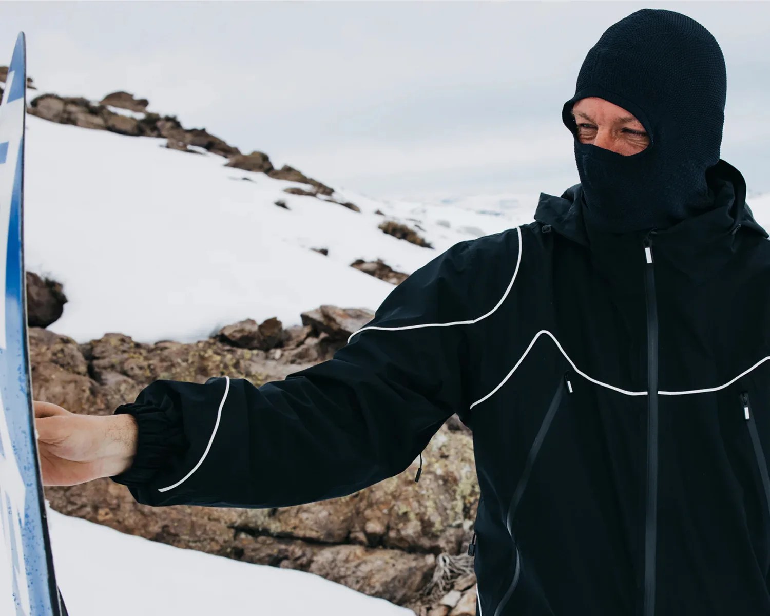 Burton MINE77 Balaclava Face Mask with snowboard
