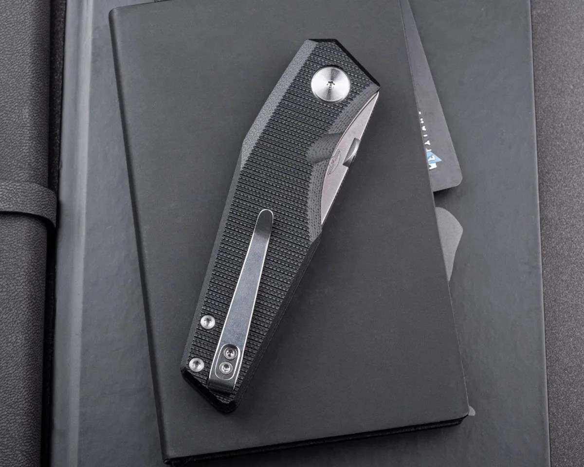 Closed Real Steel Spectrum knife on black notebook
