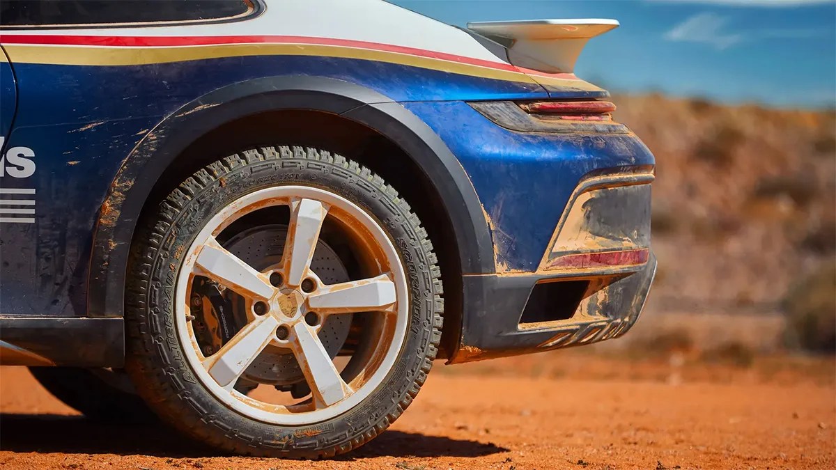porsche 911 dakar macro