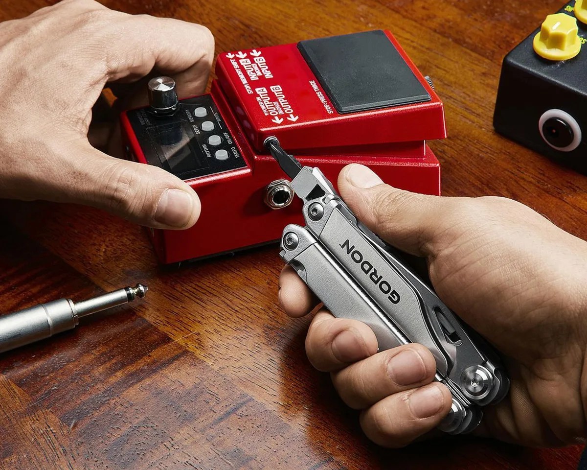 Gordon 20 in 1 Multi Tool tightening guitar pedal screw