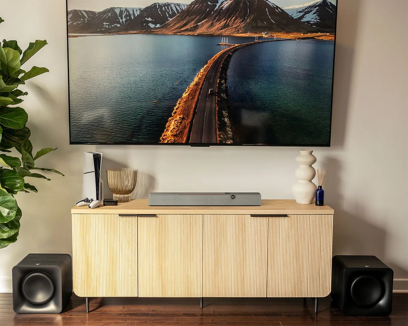 Klipsch Flexus Core 100 soundbar in walnut