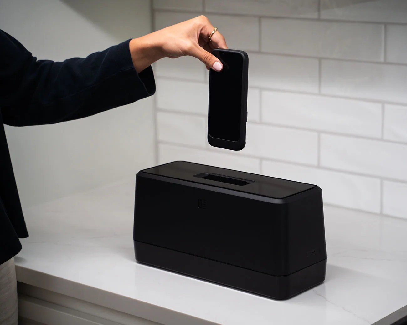 Swippitt smartphone charging system
