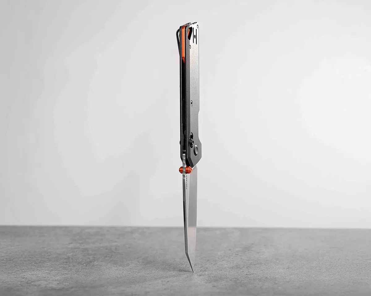 Vosteed Parallel knife tip-down on gray counter
